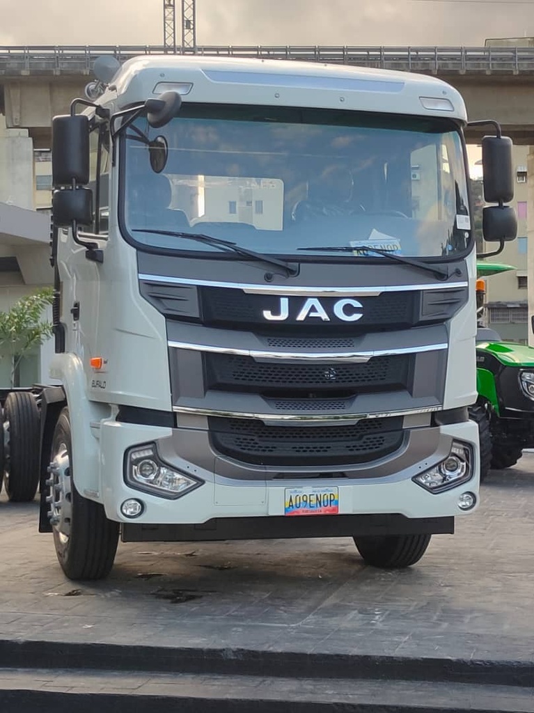 CAMION BUFALO SOLO CHASIS 12 TONELADAS TANQUE 600 LITROS (1131)